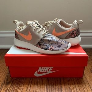 NEW‼️ Floral Nike Roshe One